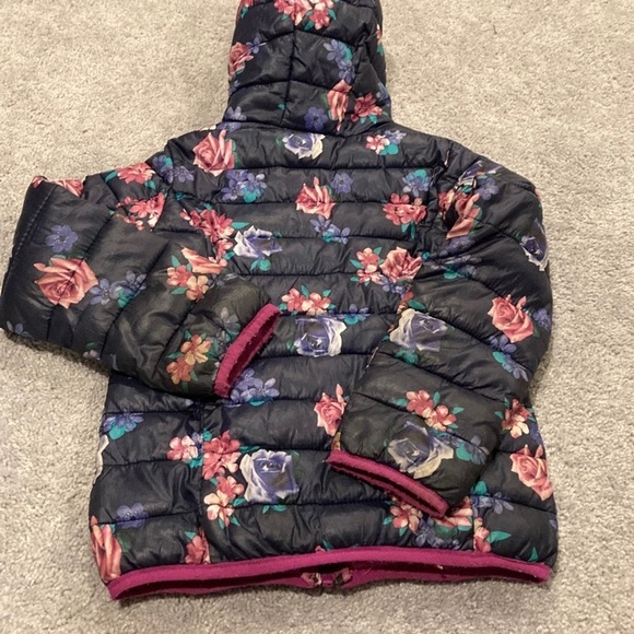 ❌SOLD on MERCARI❌ Lightweight Puffer Girls Jacket - Picture 3 of 10